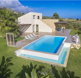 4  bedroom villa with pool, Scopello, sleeps 8